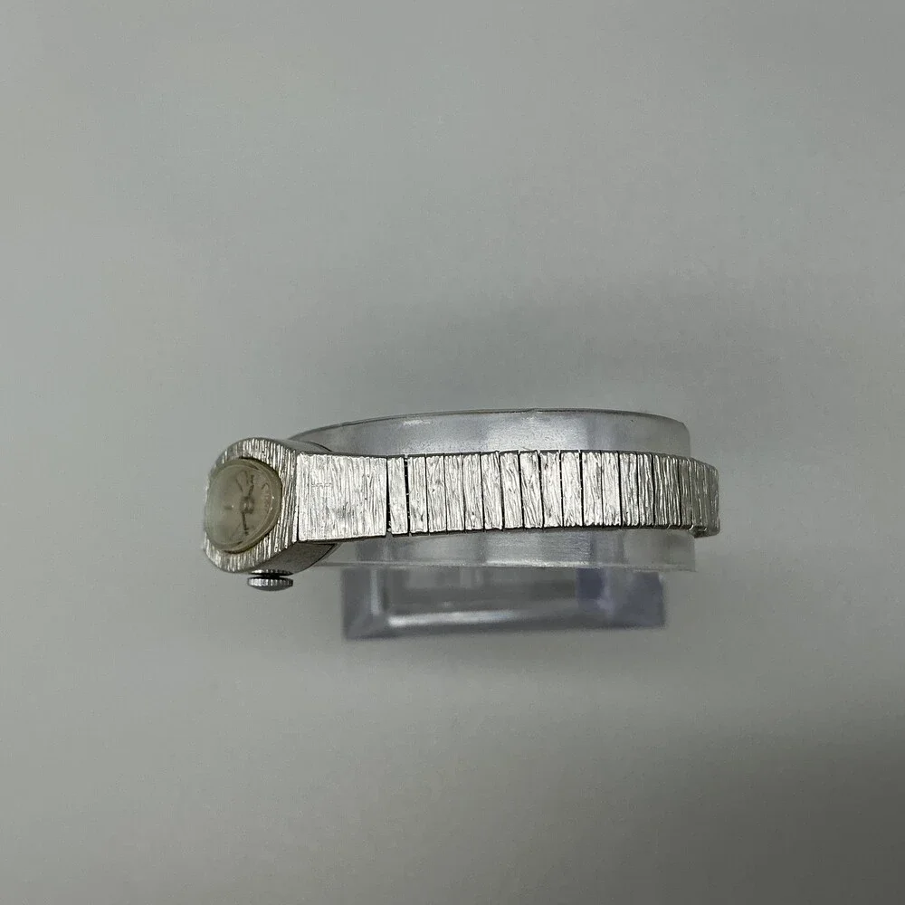 Vintage Timex Womens Watch 14mm Oval Dial Silver Tone Adj Band Manual Wind